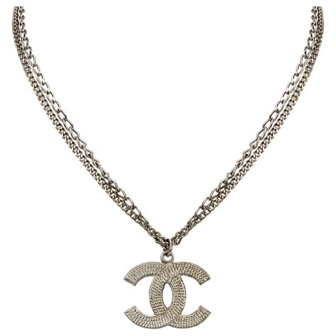 pendentif faux chanel